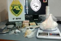 Mais de R$ 2.200,00 e quase 250 gramas de cocaína são apreendidos pela PM em Guaratuba