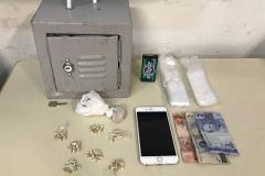 Suspeito de participar de um roubo a um militar estadual é encaminhado e droga apreendida pela PM