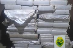Polícia Militar apreende quase 900 quilos de maconha e revólver em Foz do Iguaçu (PR)
