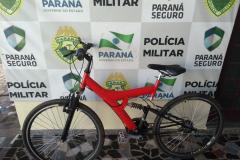 Polícia Militar recupera bicicleta no Noroeste do estado; duas pessoas são presas


