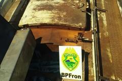 BPFron apreende 60 caixas de cigarros contrabandeados no lado de Itaipu