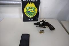 Revólver é apreendido e celular recuperado pelo BOPE após roubo em Curitiba (PR)

