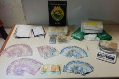 Equipes do BOPE apreendem drogas e dinheiro em abordagens na Capital do estado
