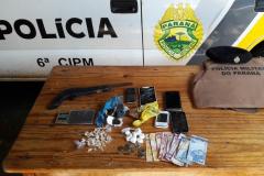 PM apreende drogas, dinheiro e garrucha em Ivaiporã (PR); suspeitos são encaminhados

