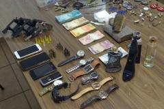 Ação conjunta da Polícia Militar com a Polícia Civil resulta na apreensão de drogas, dinheiro e joias

