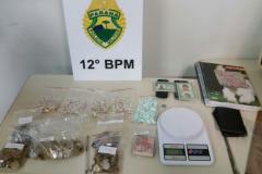 Quatro pessoas com mandado em aberto são presas e drogas apreendidas pela PM durante ações em Curitiba