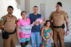 Curitiba, 09 de Março de 2018. Bebê de um mês é salva pela segunda vez e recebe visita de policiais militares em Curitiba.