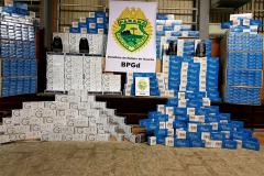 Equipe do BPGd apreende R$ 1,9 mil em dinheiro, 739 maços de cigarros e dois veículos em Pinhais