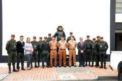 Policiais militares do Esquadrão Antibombas da PM conhecem estrutura e equipamentos da Polícia Nacional da Colômbia
