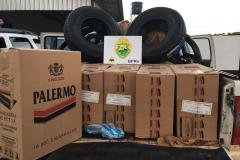 No Noroeste do estado, PM apreende pneus e cigarros contrabandeados do Paraguai

