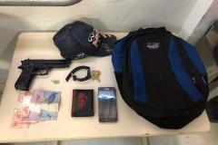Suspeitos de envolvimento em roubos na região central de Curitiba são encaminhados pela Polícia Militar