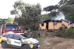 Homem incendeia casa da ex-esposa e acaba preso pela PM em Castro (PR)