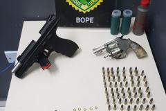 BOPE apreende duas armas de fogo e drogas na Capital e na RMC