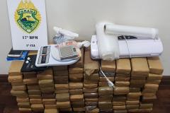 PM apreende 100 tabletes de maconha com adolescente em Fazenda Rio Grande, na RMC
