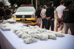 ATUALIZADA FINAL - Polícia Militar desarticula grupo que coordenava tráfico de drogas, cumpre 96 mandados judiciais, prende 29 pessoas e apreende armas em Colombo, na RMC