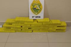 PM de Guaratuba (PR) apreende 21 tabletes de maconha e encaminha homem à delegacia