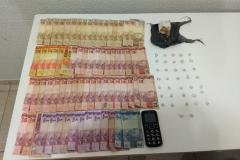 Em Cianorte, no Noroeste do Paraná, policiais militares prendem homem por tráfico de drogas
