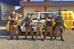 Em Guarapuava, Polícia Militar recebe visita de aniversariante 