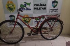 Em Cianorte (PR), homem é preso por tráfico de drogas e uma bicicleta, supostamente levada por ele, é recuperada