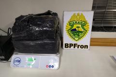 BPFron apreende 13 tabletes de maconha e prende um homem no Oeste do Estado
