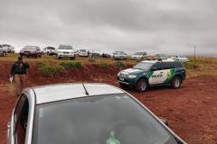 Polícia Ambiental encaminha 15 pessoas ao flagrar rinha de galos em Arapongas (PR)