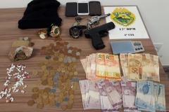 Polícia Militar recupera dinheiro roubado de panificadora e encaminha três à delegacia em Fazenda Rio Grande
