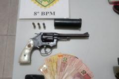 Dinheiro, drogas e uma arma de fogo são apreendidos pela Polícia Militar no Noroeste do Estado