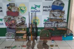 Denúncia de caça de animais silvestres em Guaraqueçaba (PR) resulta na apreensão de cinco armas de fogo e de 15 pássaros silvestres 