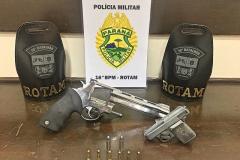 Polícia Militar encaminha dois homens à delegacia e apreende duas armas de fogo no Centro-Sul do Estado