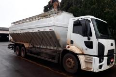 BPRv apreende caminhão com carga de cigarros contrabandeados e placas falsas no Oeste do estado
