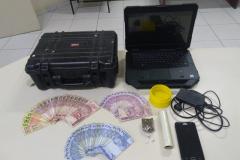 Mulher é encaminhada à delegacia e drogas são apreendidas nos Campos Gerais
