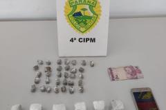 Atitude suspeita de adolescente leva policiais a encontrarem maconha dentro de terreno baldio em Londrina (PR) 