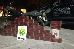 Homem é preso transportando 44 pacotes de cigarros contrabandeados no Oeste do estado