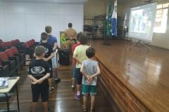 Projeto desenvolvido pelo BPFron no Interior do Estado visa aproximação de crianças com a Corporação através da música 