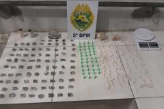 Suspeito de tráfico de drogas é preso pela PM em Londrina (PR); motocicleta é recuperada