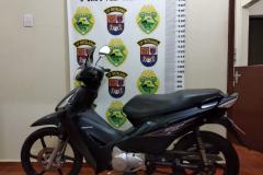 Motocicleta é recuperada após suspeito ter relatado o crime para policiais militares em Palotina, no Oeste do estado