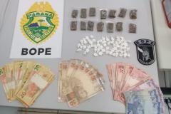 Dupla é surpreendida pela PM durante repasse de drogas no bairro Novo Mundo, na Capital 