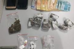 Denúncia leva PM a prender homem suspeito de envolvimento com o tráfico de drogas em Londrina (PR)