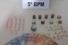 Dois rapazes são encaminhados pela PM após serem flagrados com 50 porções de drogas em Londrina (PR)