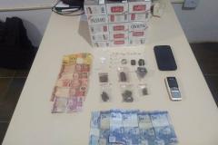 Durante abordagem PM encaminha homem e adolescente suspeito de envolvimento com o tráfico de drogas em Ibiporã (PR)