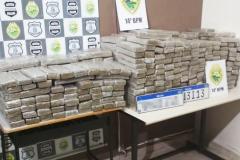 Acidente de trânsito leva PM a apreender 326 quilos de maconha em Foz do Iguaçu (PR)