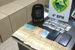 Em Maringá, homem suspeito de tráfico de drogas é preso pela PM durante abordagem; 20 porções de cocaína são apreendidas