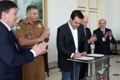 Curitiba, 15 de abril de 2019. Governador assina a promoção de praças da PMPR.