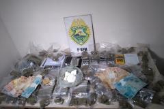 Em Ponta Grossa (PR), 11 pessoas são presas e mais de sete quilos de maconha são apreendidos pela PM