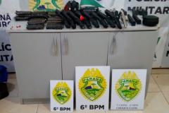 Nove armas de fogo e mais de 1,1 mil munições são encontradas pela PM em ônibus de viagem em Cascavel
