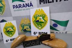 Maconha e haxixe que seriam levadas ao Rio de Janeiro são apreendidas pela PM em Cascavel (PR)