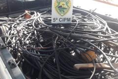 Fios de cobre, levados de uma usina, são recuperados pela PM em São Tomé; três homens acabam detidos