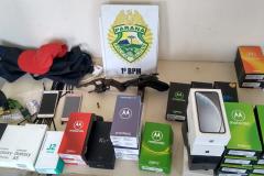 Ação rápida da PM resulta na recuperação de 27 celulares e no encaminhamento de trio logo após roubo em shopping em Ponta Grossa (PR)