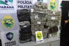 Mais de 300 quilos de maconha são apreendidos após denúncia, em Cascavel (PR)