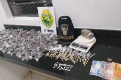 Dupla é presa pela PM com um quilo de maconha e porções de crack em Londrina, no Norte do Estado 